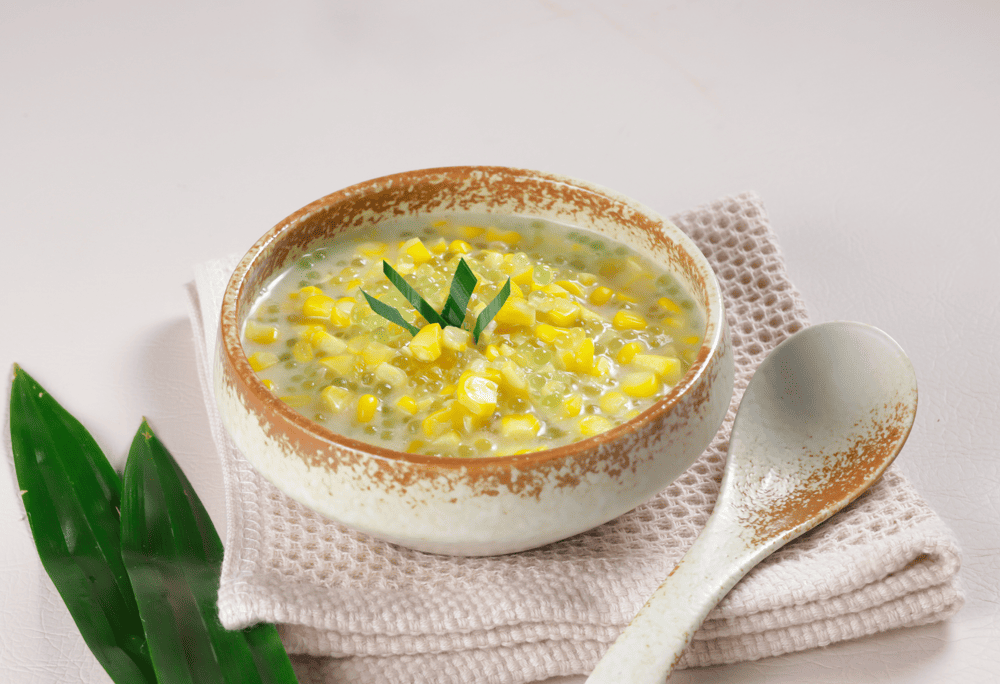 Golden corn kernels floating in creamy coconut milk with chewy glutinous rice pearls (Source: Canva)